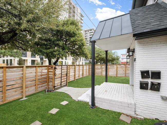 Photo - 1119 Waugh Dr Unidad 4