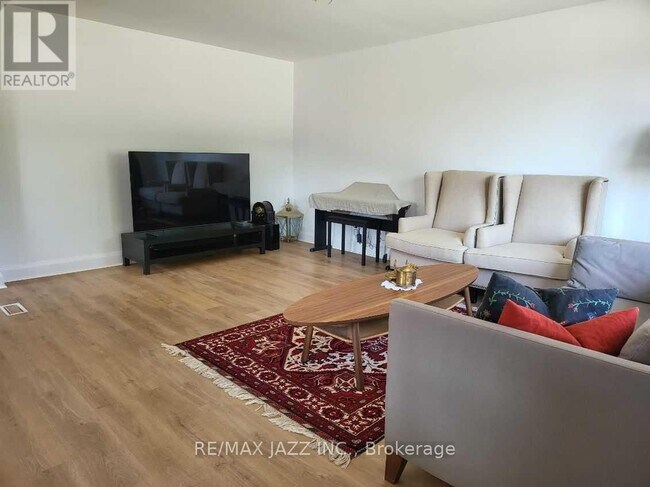 Photo - 382 Elmridge St