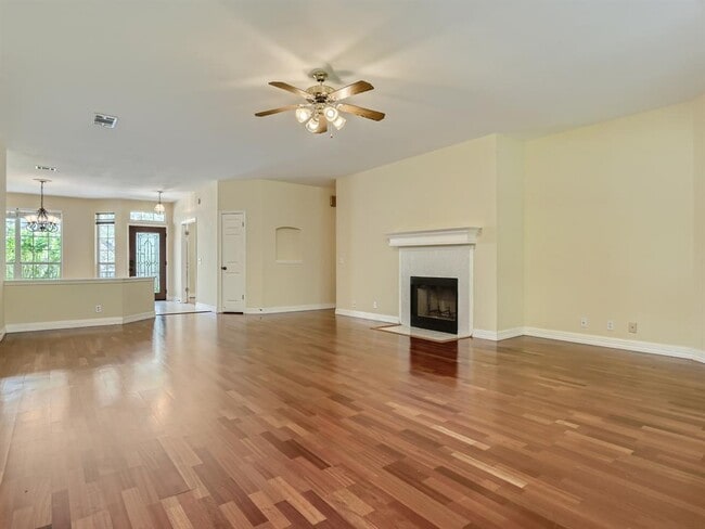 Photo - 11918 Loomis Dr