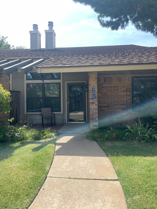 Front - 3100 Fleetwood Dr Townhome