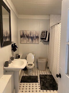 BATHROOM - 3404 Dauphine St Unit B