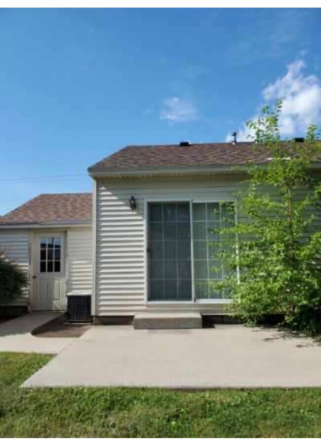 Patio - 613 W Hobart Ave Unit 613