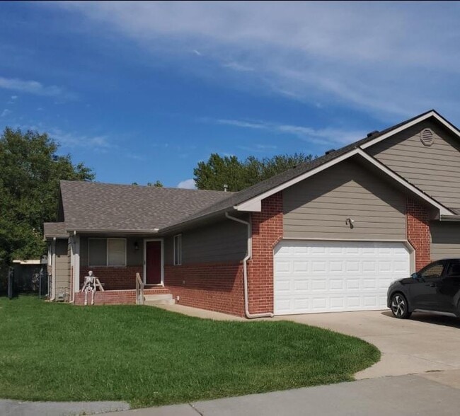 Building Photo - 221 S Maize Rd Rental