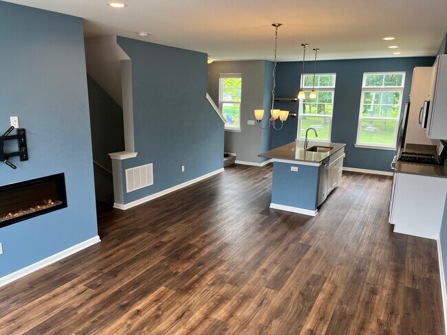 Den to Kitchen - 587 Parkside Way Unit 18