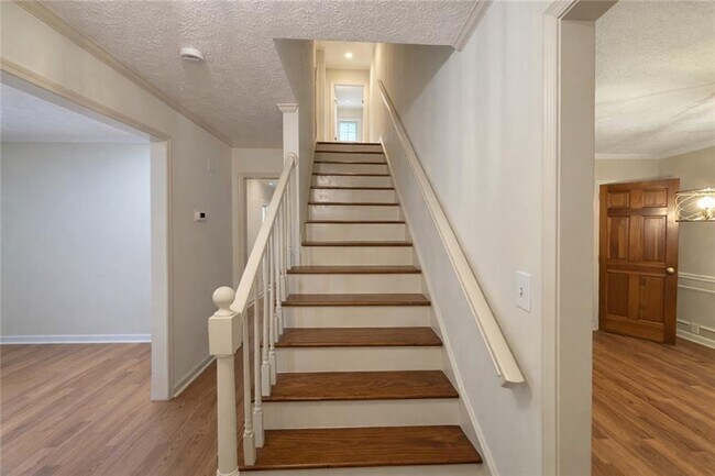 Photo - 807 Oak Bridge Ln