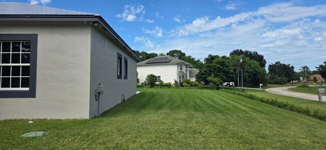 Photo - 196 SW Paar Dr