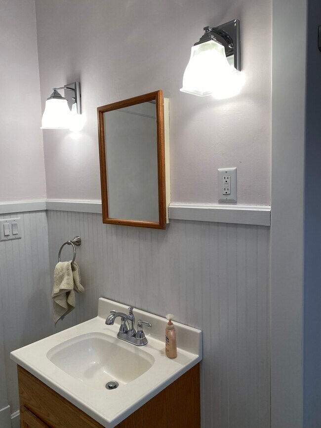 Photo - 142 N Main St