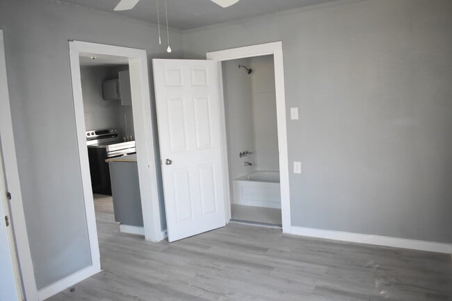 Photo - 110 Dutch St