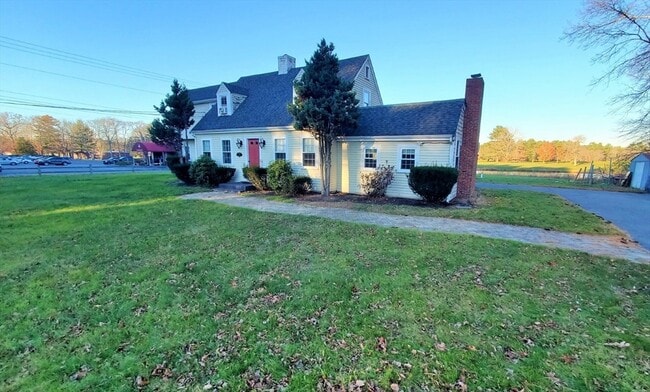 Building Photo - 450 Oak St Unit A