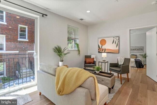 Photo - 129 W St NW Unidad 204