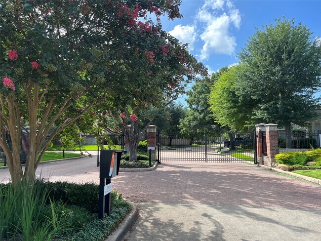 Photo - 1107 Parkhaven Ln