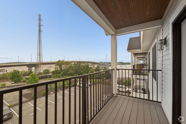 2BR, 2BA - 961SF - Balcony
