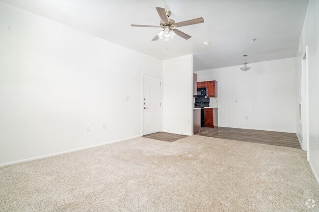 1 habitación, 1 baño - 675 pies cuadrados - Sala de estar - Trails at River Road (Boerne Creekside)