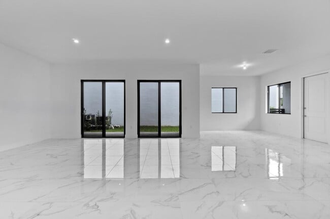 Photo - 4330 NW 80th Ct