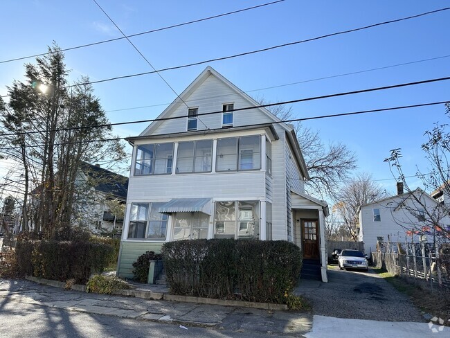 Building Photo - 16 Bassett St Rental