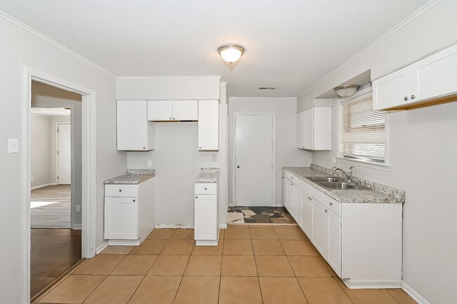 Photo - 3043 Christine Rd