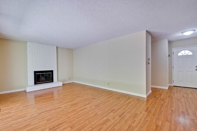 Photo - 1341-1343 Kingfisher Way Unidad 1343