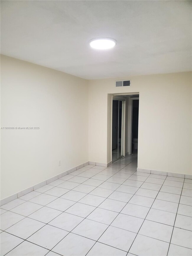 Building Photo - 1420 Atlantic Shores Blvd Unit 324
