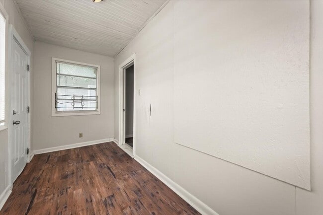 Photo - 1066 W 13th St