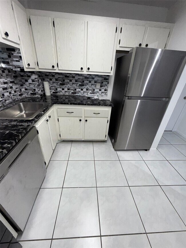 Photo - 16950 W Dixie Hwy Unidad 524