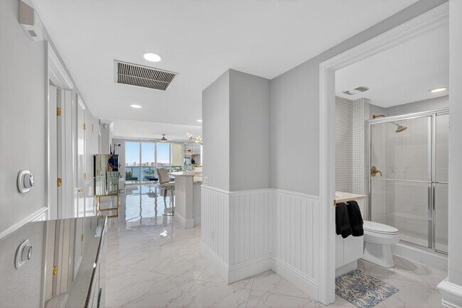 Photo - 2650 Lake Shore Dr Unidad 2303