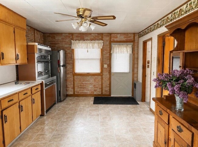 Photo - 107 Strafford St