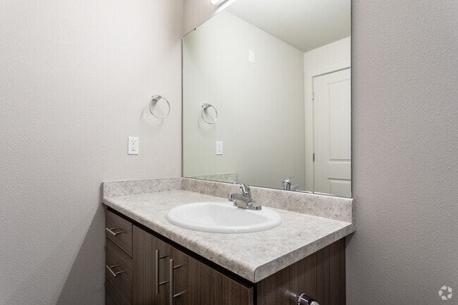 1BR, 1BA - 713 SF