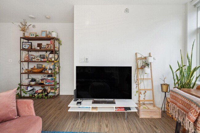 Photo - 209 E 7th Ave