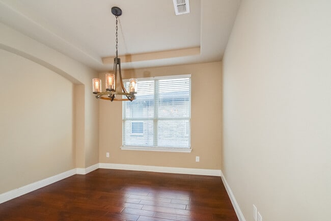 Photo - 604 Kinghaven Dr