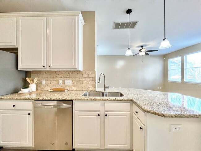 Building Photo - 19 Blue Creek Pl