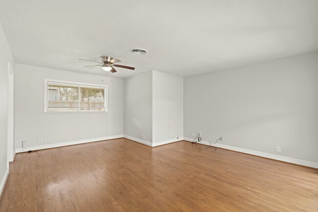 Photo - 1409 Conrad Sauer Dr