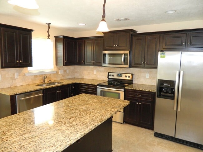 Building Photo - 498 Sebastian Dr