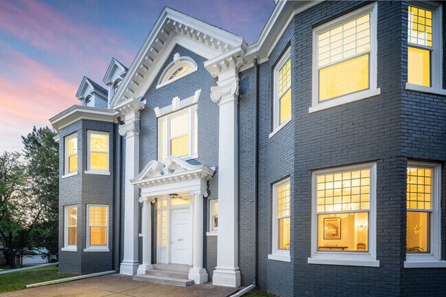 Photo - Beautiful 3 Bedroom/2 Bathroom SECOND Floor Apartment in East Duluth Mansion - AVAILABLE JUNE! Unit 2307 E Superior St - 2