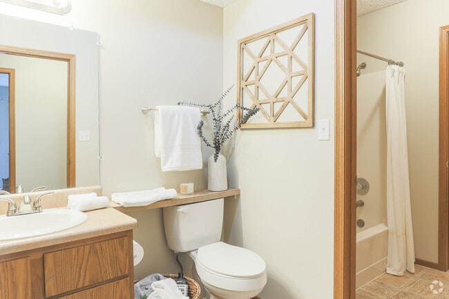 2BR, 1.5BA - Oxford