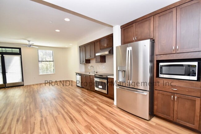 Photo - 107 G St