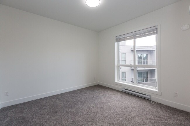 Photo - 13978 Fraser Hwy Unit 409