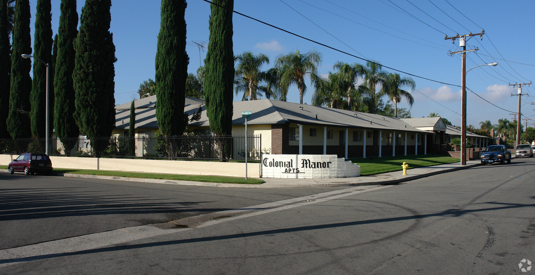 Colonial Manor Apartments - Colonial Manor Apartments