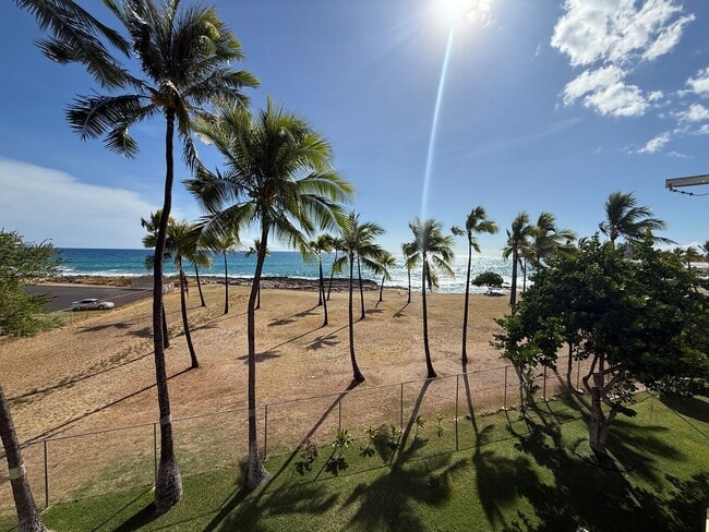 Building Photo - Makaha Surfside