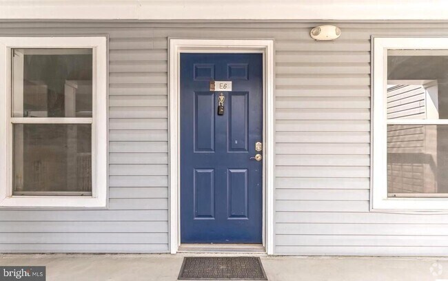 Building Photo - 3179 Summit Square Dr Unit 2-E6 Rental