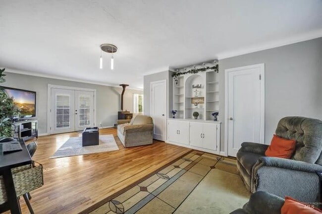 Photo - 195 Tyler St