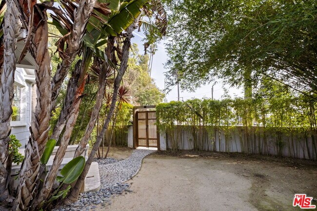 Photo - 601 Crestmoore Pl