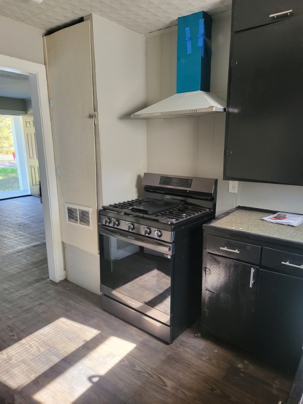 Photo - 823 W 9th St