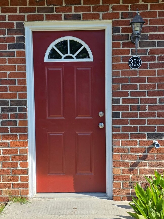 Photo - Move in Ready Townhouse l!
