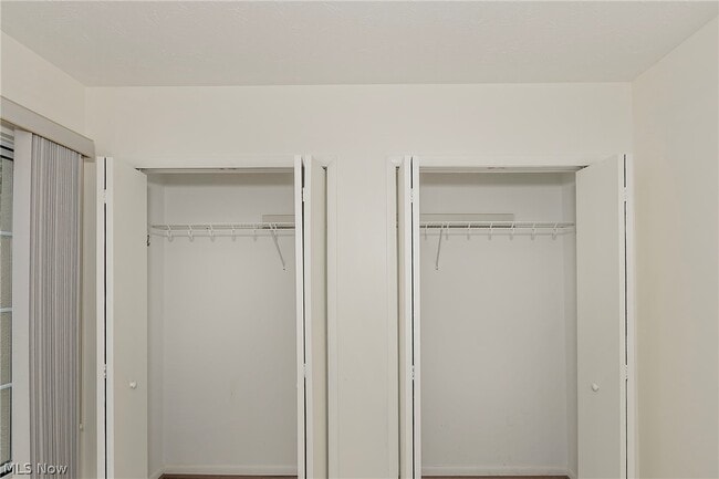 Building Photo - 26101 Village Ln Unit 107