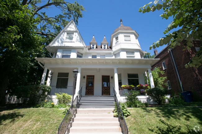 Building Photo - 2216 E Ivanhoe Pl Rental
