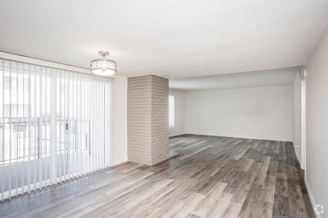 2BR, 2BA - 1,411SF - Dining Room