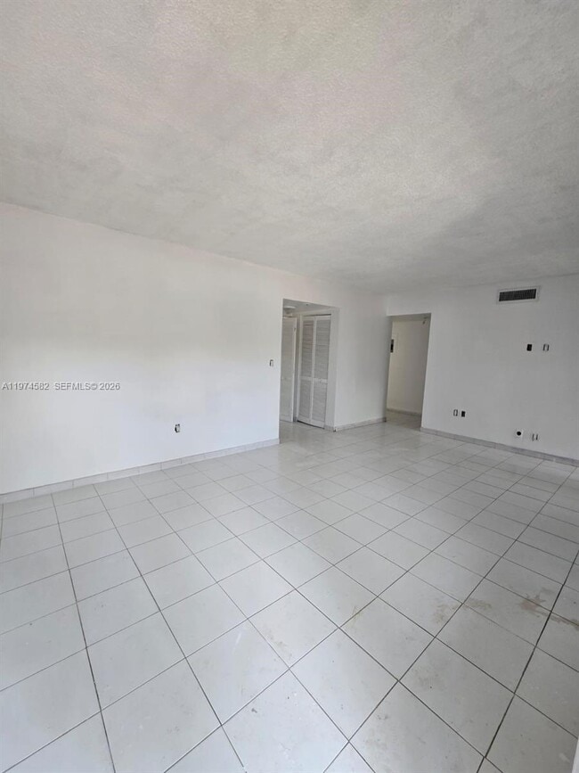 Photo - 685 W Park Dr