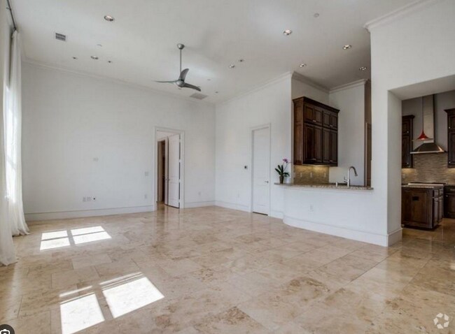 Building Photo - 6601 Mediterranean-62004 Unit 62004 Rental