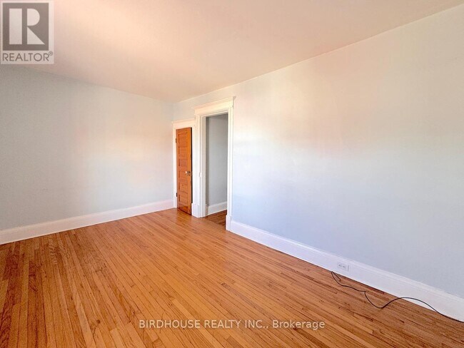 Photo - 23 Cambridge St S