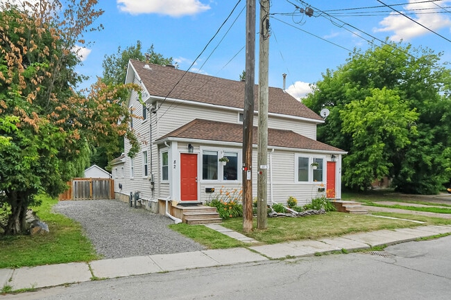 Photo - 84 McLachlin St S
